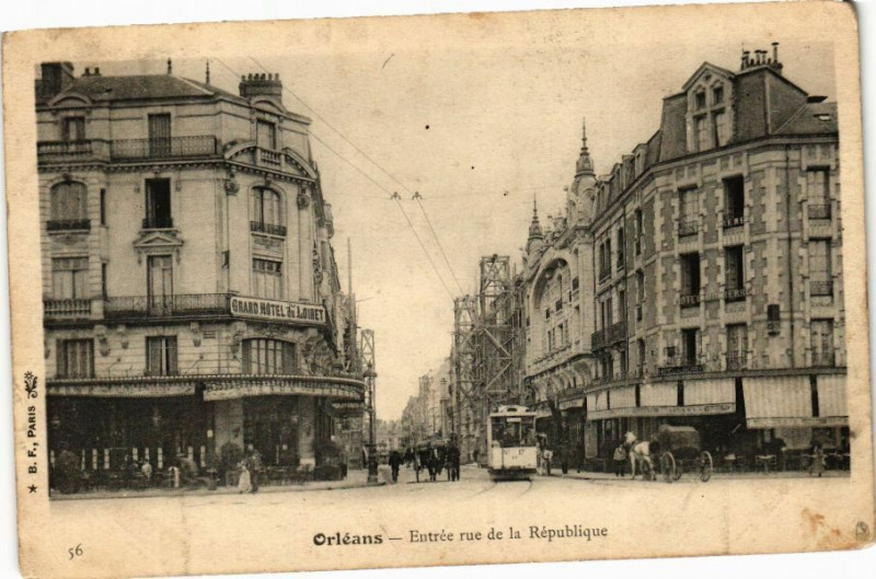 Carte postale ancienne Orleans-Entrée rue de la Republique à Orléans