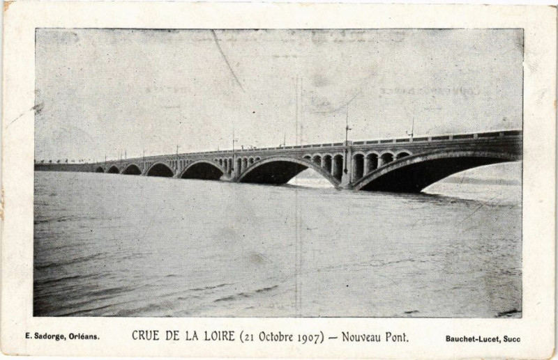 Carte postale ancienne Crue de la Loire-Nouveau Pont