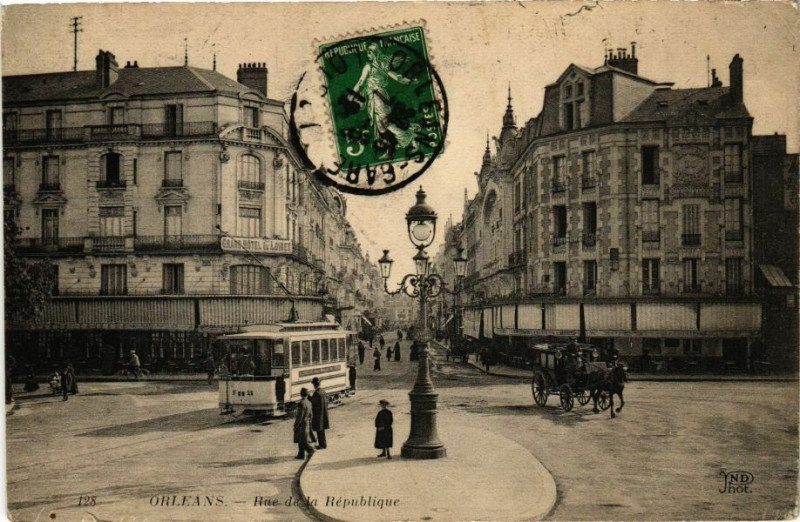 Carte postale ancienne Orleans-Rue de la Republique à Orléans