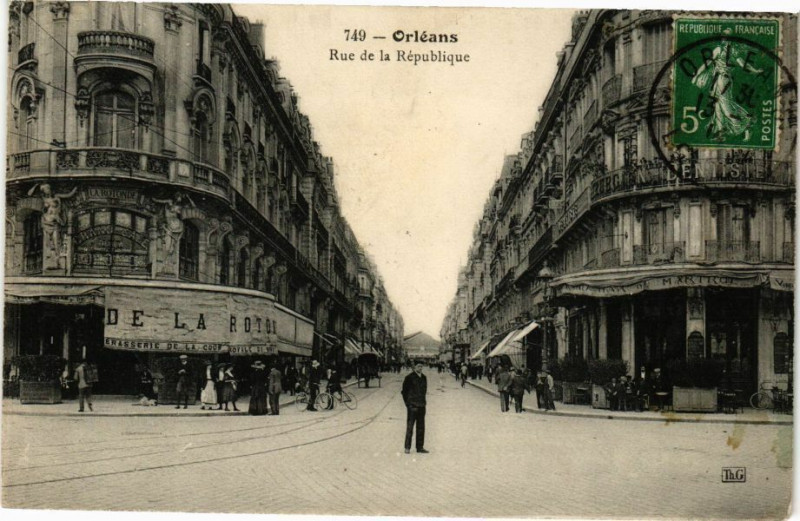 Carte postale ancienne Orleans-Rue de la Republique à Orléans