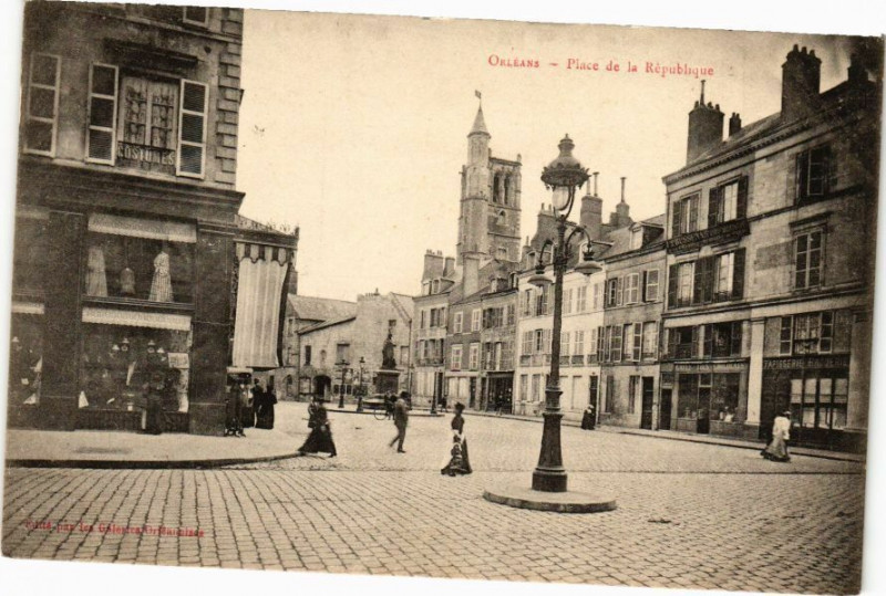 Carte postale ancienne Orleans-Place de la Republique à Orléans