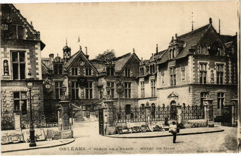 Carte postale ancienne Orleans-Place de l'Etape-Hotel de Ville à Orléans