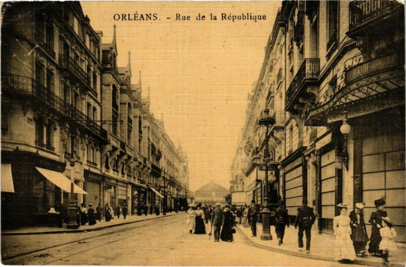 Carte postale ancienne Orleans-Rue de la Republique à Orléans