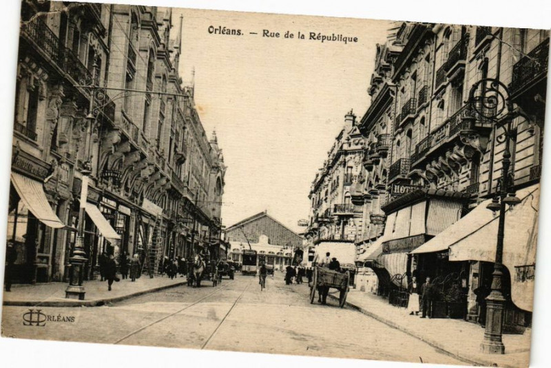 Carte postale ancienne Orleans-Rue de la Republique à Orléans