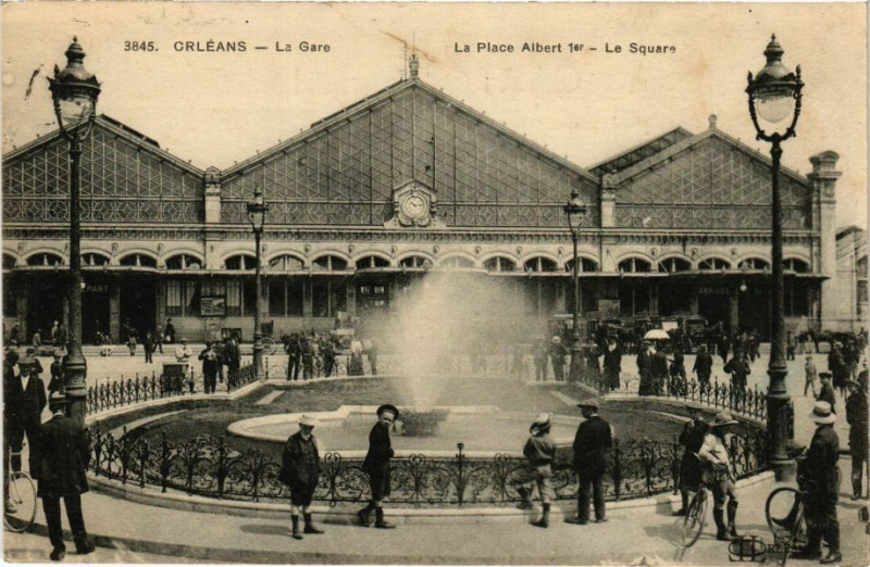 Carte postale ancienne Orleans-La Gare-La Place Albert-Le Square à Orléans