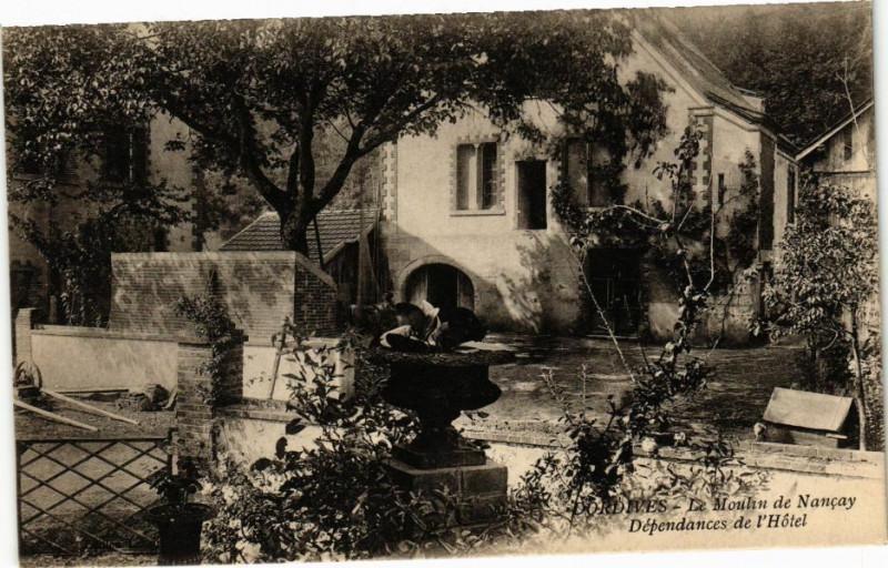 Carte postale ancienne Dordives-Le Moulin de Nancay Dependances de l'Hotel à Dordives