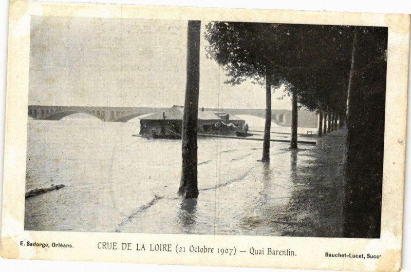 Carte postale ancienne Crue de la Loire-Quai Barentin