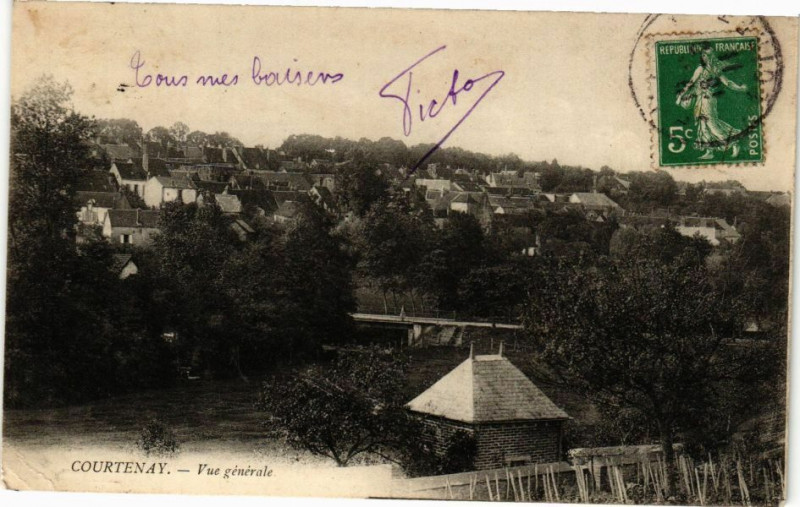 Carte postale ancienne Courtenay-Vue générale à Courtenay