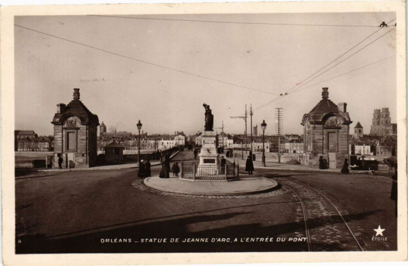 Carte postale ancienne Orleans - Statue de Jeanne d'Arc à Orléans