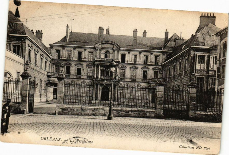 Carte postale ancienne Orleans - La Prefecture à Orléans