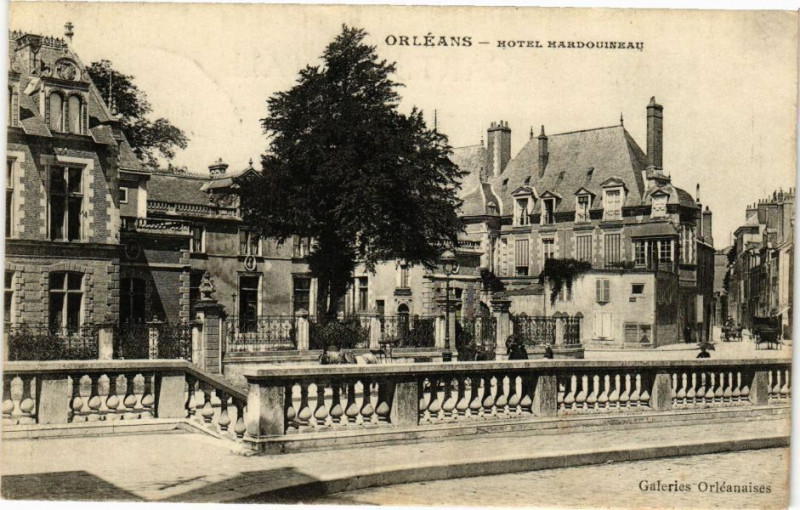 Carte postale ancienne Orleans - Hotel Hardonuineau à Orléans