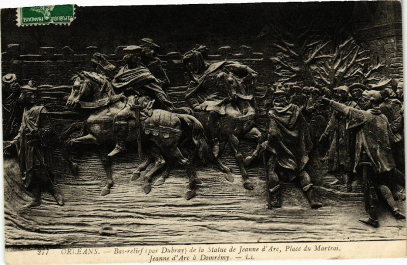 Carte postale ancienne Orleans - Bas relief de la Statue de Jeanne d'Arc à Orléans