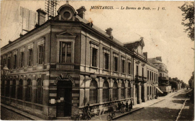 Carte postale ancienne Montargis - Le Bureau de Poste à Montargis