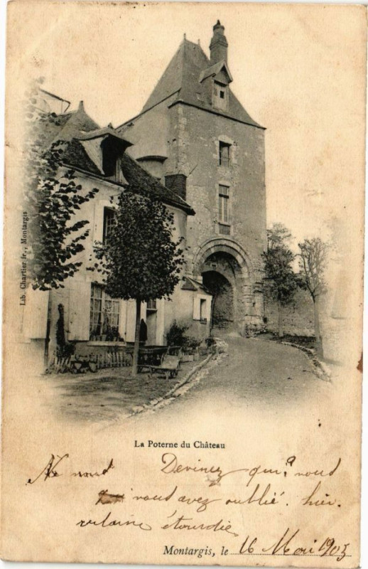 Carte postale ancienne Montargis - La Poterne du Chateau à Montargis