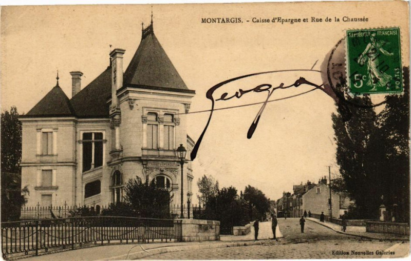 Carte postale ancienne Montargis - La Caisse d'Epargne à Montargis
