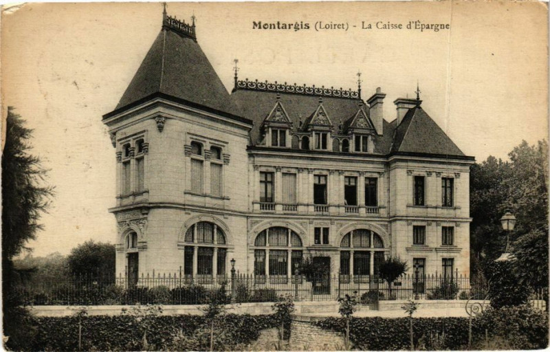 Carte postale ancienne Montargis - La Caisse d'Epargne à Montargis