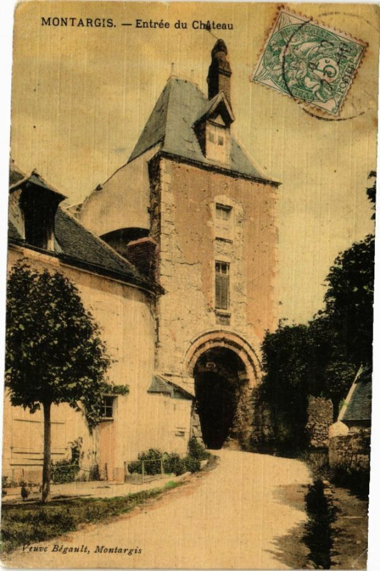 Carte postale ancienne Montargis - Entrée du Chateau à Montargis
