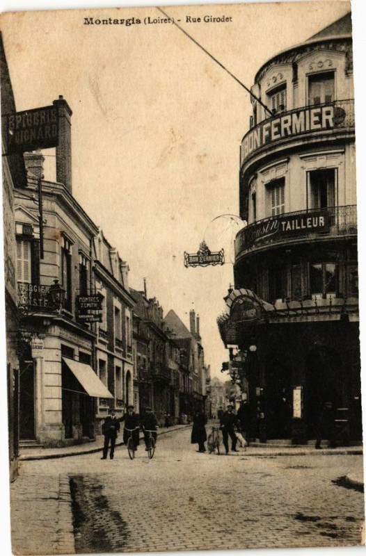 Carte postale ancienne Montargis - Rue Girodet à Montargis