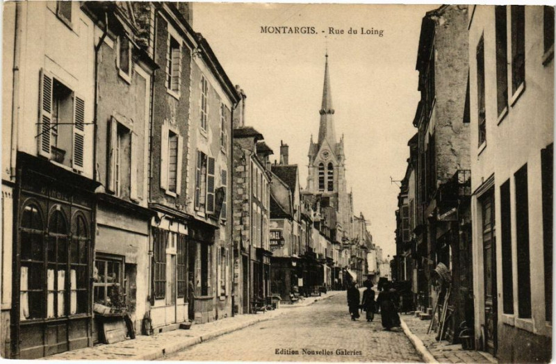 Carte postale ancienne Montargis - Rue du Loing à Montargis