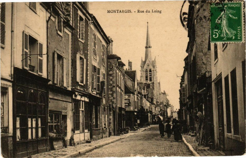 Carte postale ancienne Montargis - Rue du Loing à Montargis