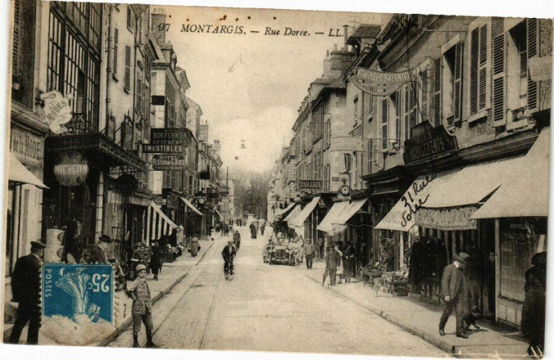 Carte postale ancienne Montargis - Rue Dorée à Montargis