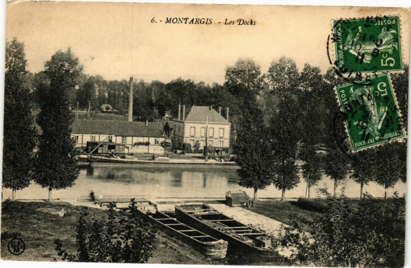 Carte postale ancienne Montargis - Les Docks à Montargis