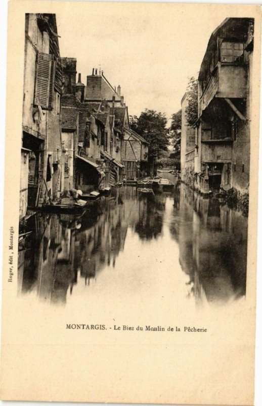 Carte postale ancienne Montargis - Le Biez du Moulin de la Pecherie à Montargis