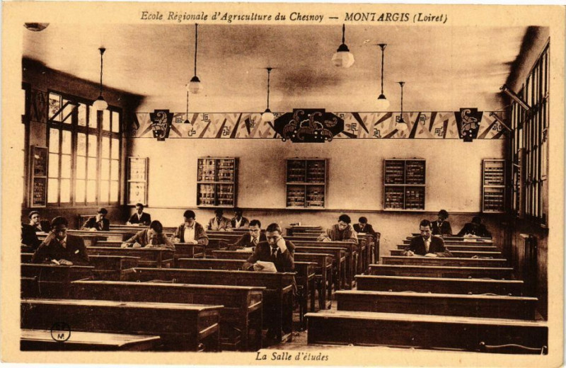 Carte postale ancienne Montargis - La Salle d'etudes à Montargis