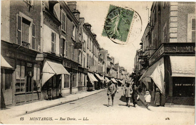 Carte postale ancienne Montargis - La Rue Dorée à Montargis