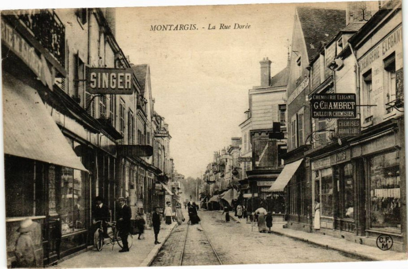 Carte postale ancienne Montargis - La Rue Dorée à Montargis