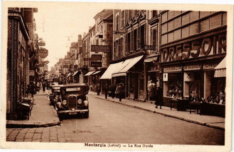 Carte postale ancienne Montargis - La Rue Dorée à Montargis