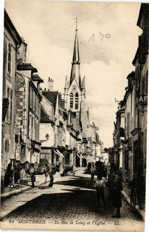 Carte postale ancienne Montargis - La Rue de Loing et l'Eglise à Montargis