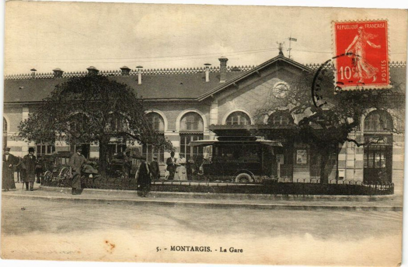 Carte postale ancienne Montargis - La Gare à Montargis