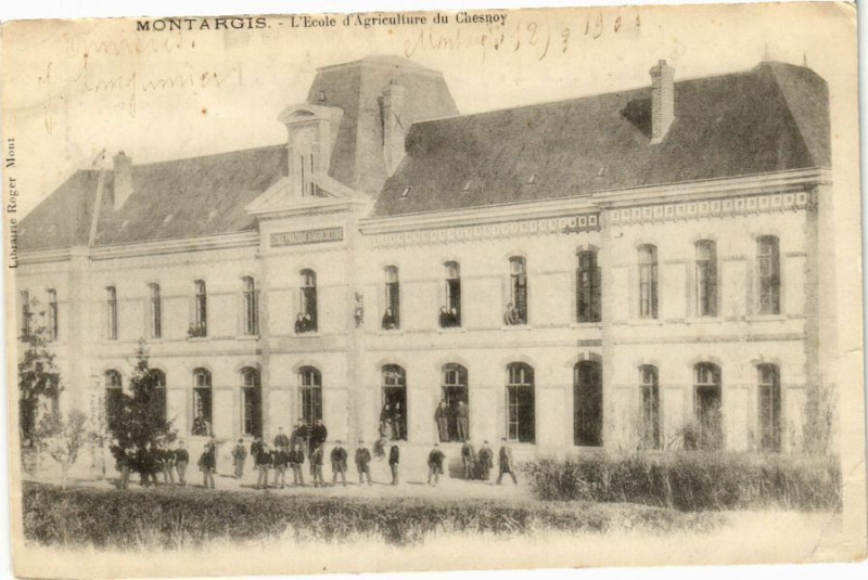 Carte postale ancienne Montargis - L'Ecole d'Argiculture du Chesnoy à Montargis