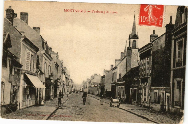 Carte postale ancienne Montargis - Faubourg de Lyon à Montargis