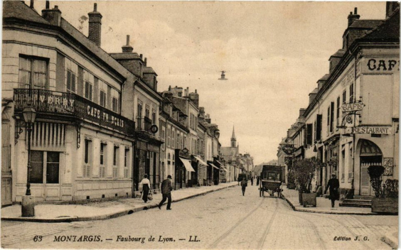 Carte postale ancienne Montargis - Faubourg de Lyon à Montargis