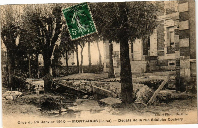 Carte postale ancienne Montargis - Degats de la rue Adolphe Cochery à Montargis
