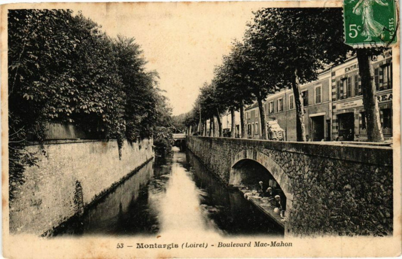 Carte postale ancienne Montargis - Boulevard Mac Mahon à Montargis