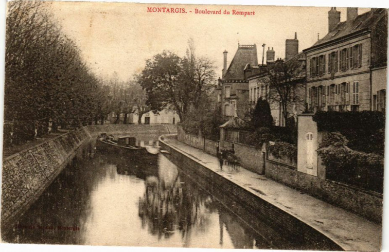 Carte postale ancienne Montargis - Boulevard du Rempart à Montargis