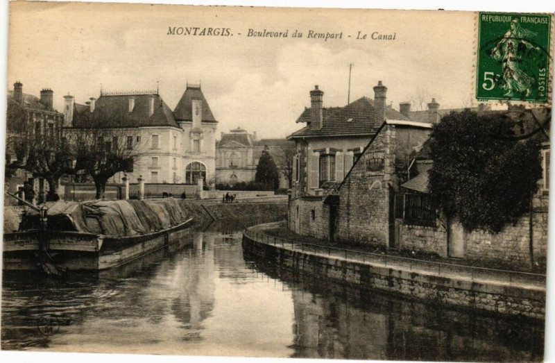 Carte postale ancienne Montargis - Boulevard du Rempart à Montargis