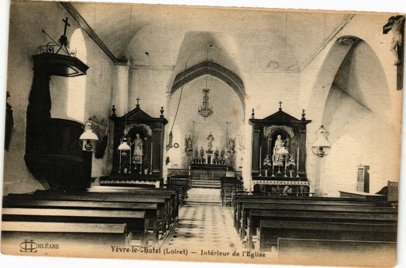 Carte postale ancienne Yevre-le-Chatel Interieur de l'Eglise