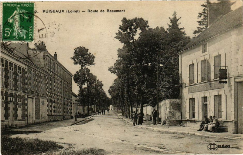 Carte postale ancienne Puiseaux-Route de Beaumont à Puiseaux