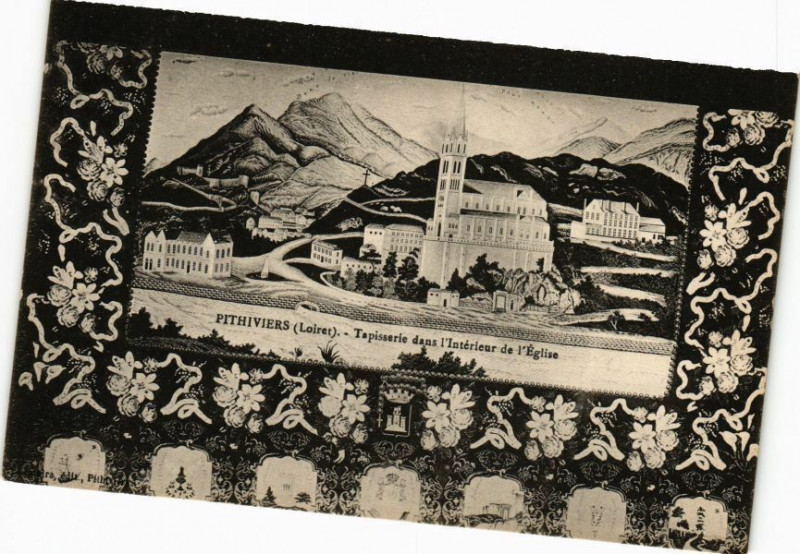 Carte postale ancienne Pithiviers-Tapisserie dans l'Interieur de l'Eglise à Pithiviers