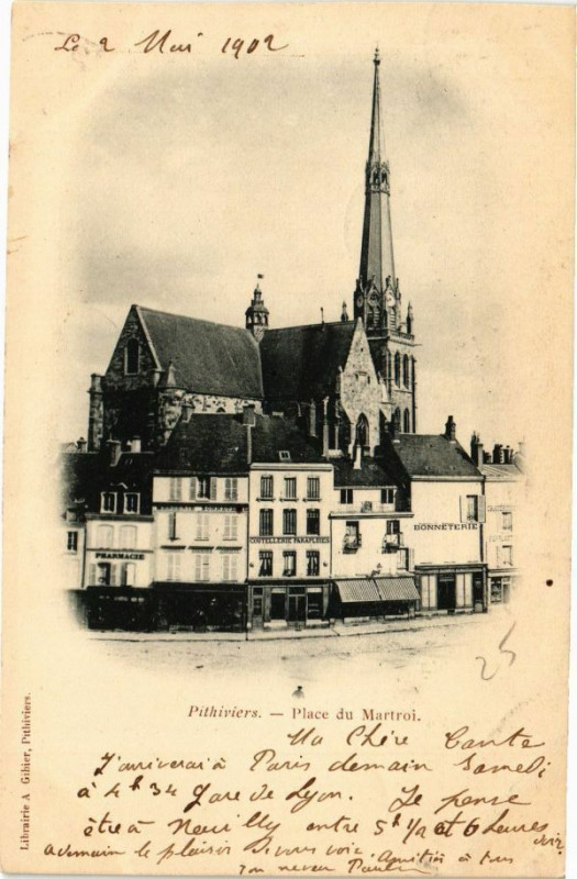 Carte postale ancienne Pithiviers-Place du Martroi à Pithiviers