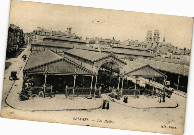 Carte postale ancienne Orleans-Les Halles à Orléans