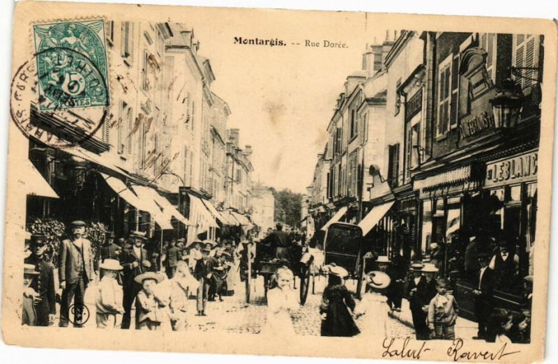 Carte postale ancienne Montargis-Rue Dorée à Montargis