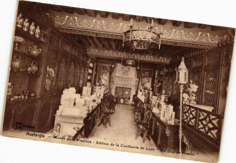 Carte postale ancienne Montargis-Musée de la Prasline-Edition de la Confiserie de Luxe à Montargis