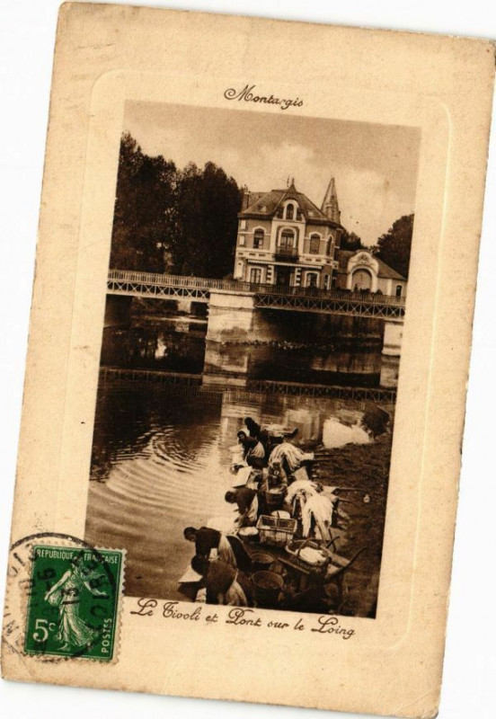 Carte postale ancienne Montargis-Le Tivoli et Pont sur le Loing à Montargis