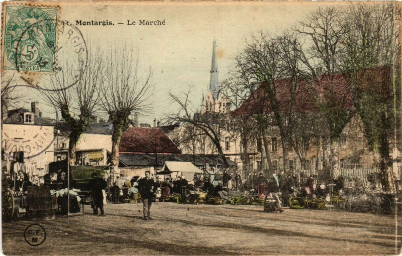 Carte postale ancienne Montargis-Le Marché à Montargis