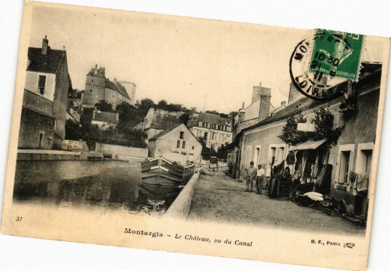 Carte postale ancienne Montargis-Le Chateau vu du Canal à Montargis